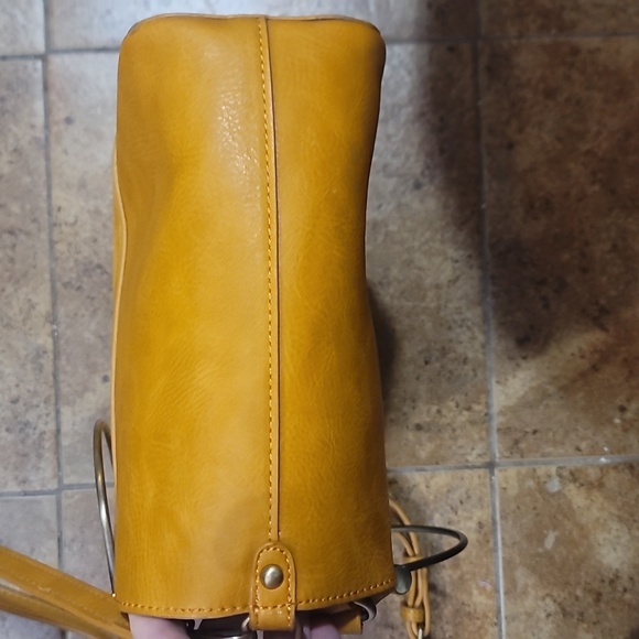 Madison west gold mustard vegan leather crossbody tote bag w coin purse nwot - Picture 10 of 12